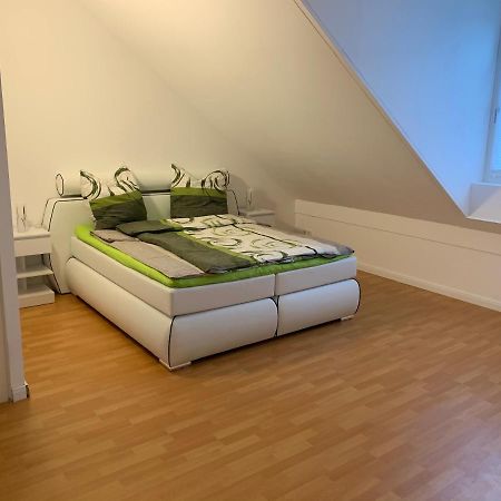 Wunderschoenes 140 Qm Reihenhaus Im Zeisigring 6, 卡尔滕基尔兴 外观 照片